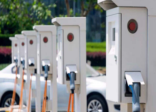 英國(guó)電動(dòng)汽車(chē)行業(yè)陷入困境，英媒：中國(guó)背鍋！